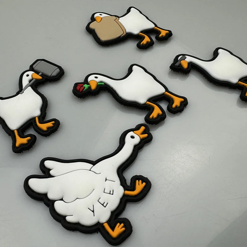 Parche de PVC luminoso de dibujos animados, insignia de moral, gran ganso blanco, gancho y bucle, juego de Anime, Animal, pato, parches tácticos, pegatina de mochila - imagen 3
