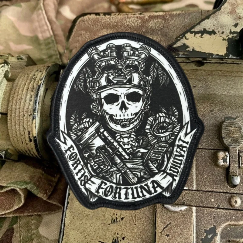 Táctico "La corpulación está aided por el destino". Parche en ropa, brazalete impreso, insignia de moral, parches con gancho, pegatinas para mochila - imagen 5