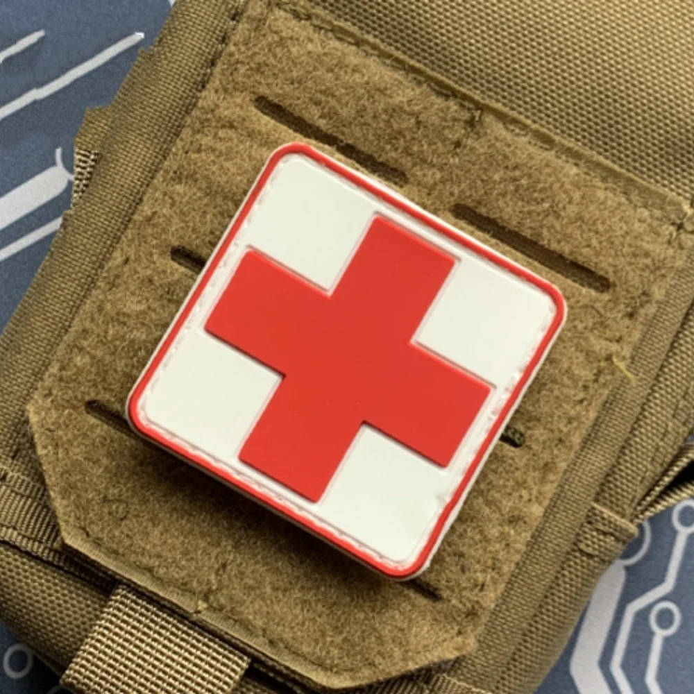 Parche militar táctico de PVC de goma suave en forma de cruz, brazalete de rescate de Cruz Roja, accesorios de mochila, parches de tela - imagen 5