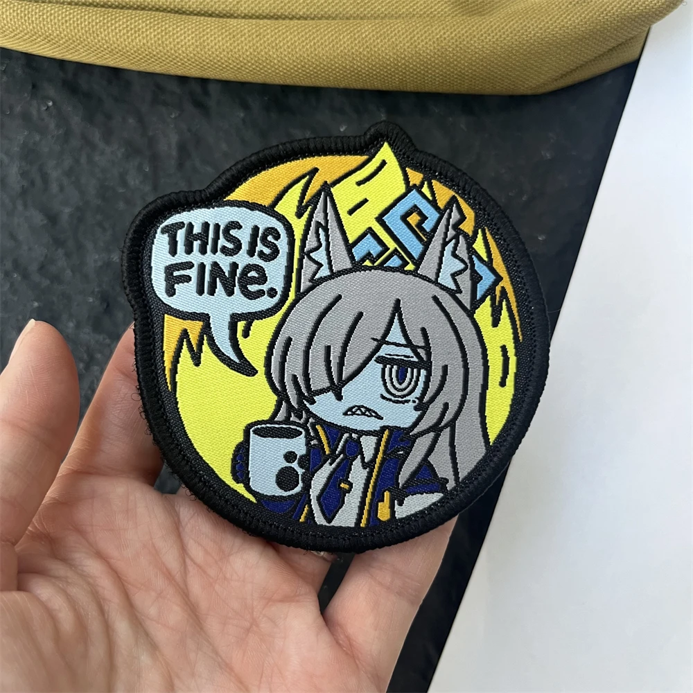 Insignia de moral Kona de hoja de cola de archivo azul, pegatinas de Anime This Is Fine Director Ye Zhu, parches impresos con gancho para ropa - imagen 5