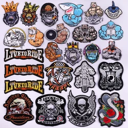 Parche bordado para planchar locomotora punk con gancho
