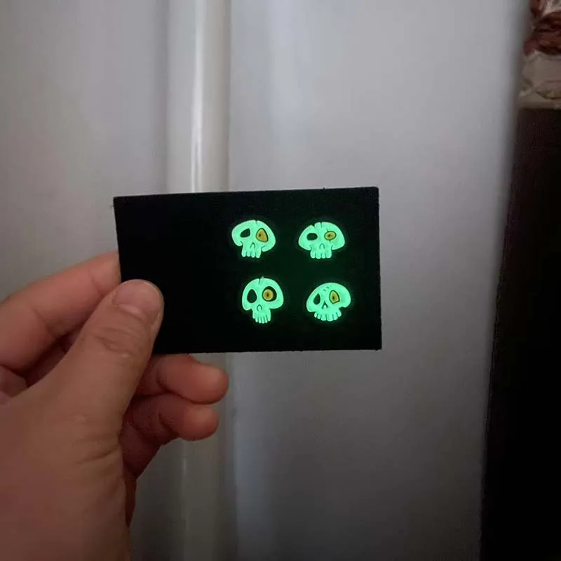 Parches luminosos PVC calavera con cierre gancho bucle para mochila - imagen 4