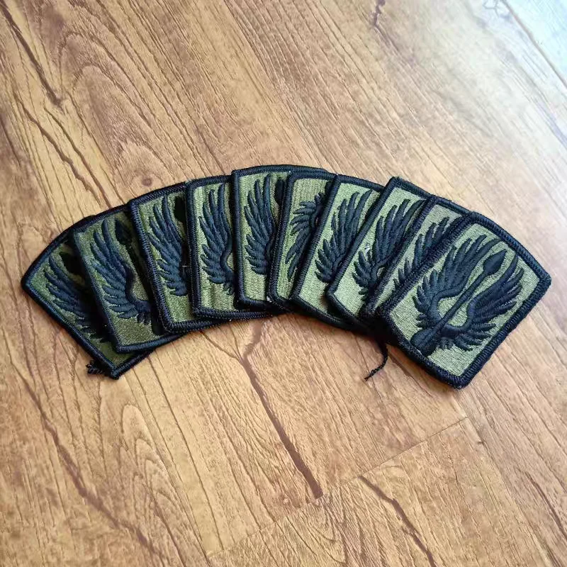 Brazalete con insignia bordada con logotipo cosido de la 18a Brigada Aérea - imagen 3