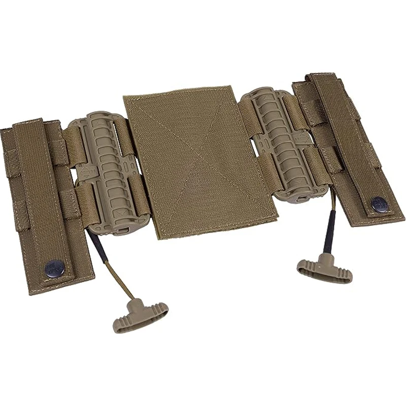 Una caja de color marrón con un bolsillo y correa