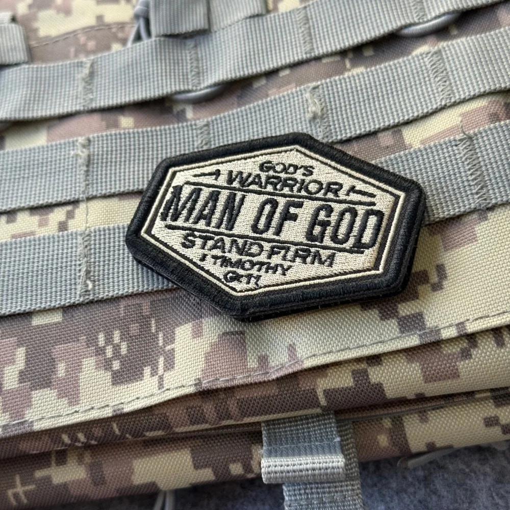 Parche de guerrero de dioses, Timothy 6 11, versículo de la Biblia, insignia de moral, parches de gancho y bucle bordados tácticos, pegatina para mochila - imagen 4