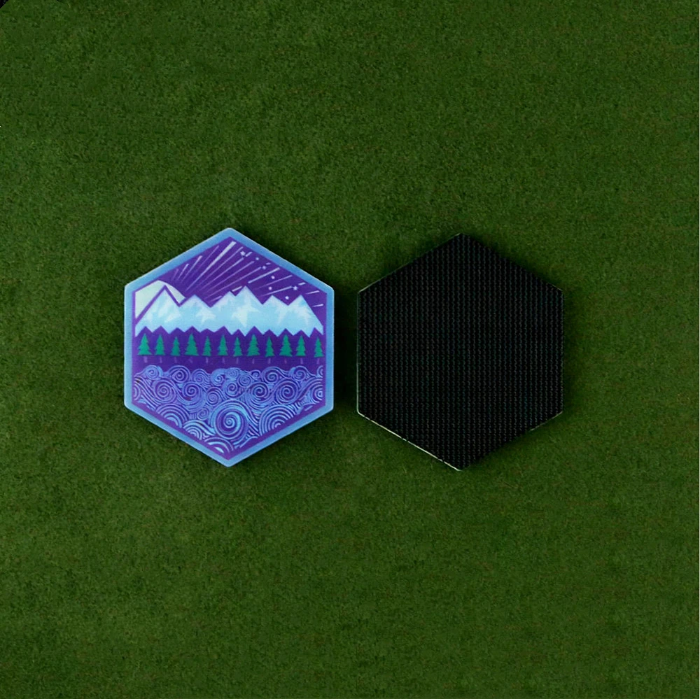 Parche Hexagonal de paisaje de bosque junto al río, brazalete táctico luminoso con impresión UV acrílica de montañas para decoración de bolsos - imagen 5