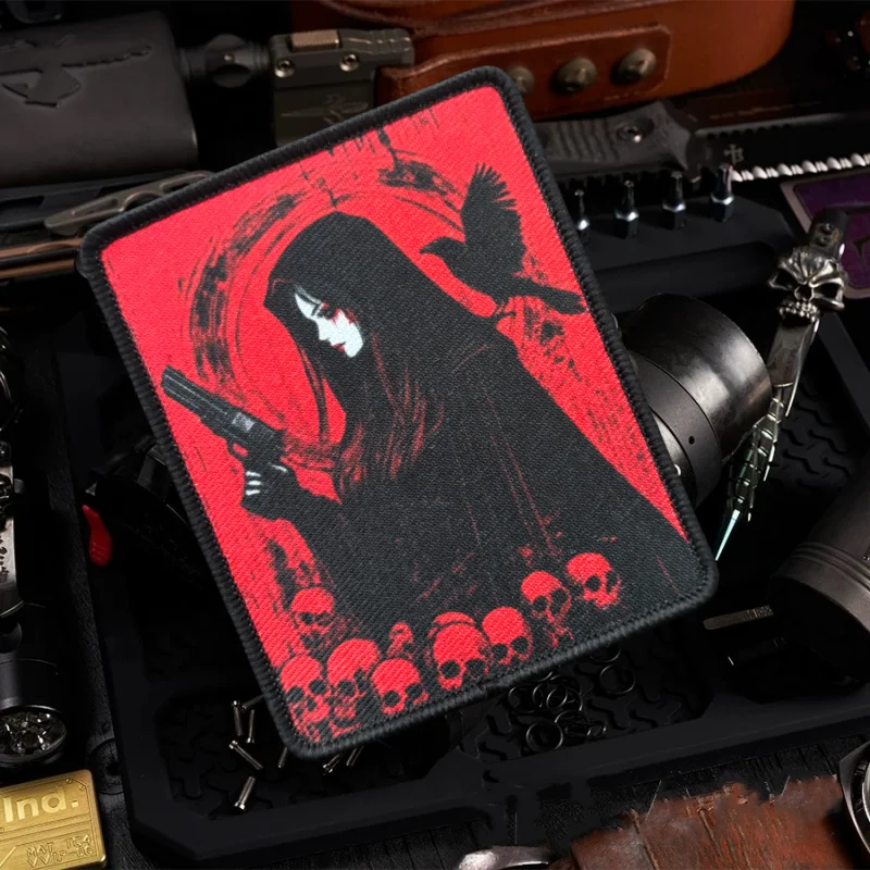 Parche de insignia de moral táctica de chica bruja de Anime, parches de gancho y bucle con estampado de calavera de cuervo, brazalete militar, ropa, pegatinas para mochila - imagen 4