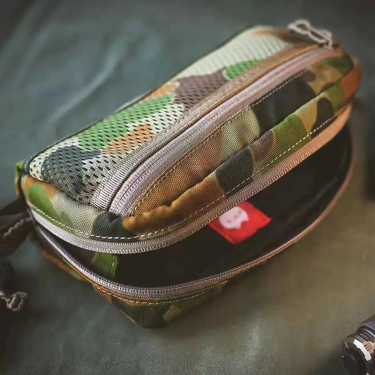 Bolsa de almacenamiento conveniente de camuflaje para acampar al aire libre, bolsa de artículos de tocador ligera, bolsa de maquillaje - imagen 3