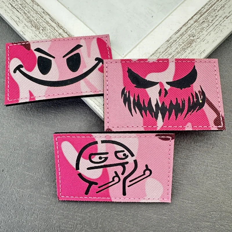 1 Uds. Insignias tácticas de cara de monstruo de dientes largos rosas/cara sonriente parches para exteriores parches reflectantes de gancho y bucle infrarrojos IR