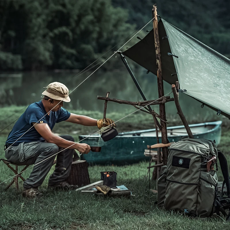 OneTigris WILD ROCKET Bushcraft Pack Mochila de 45 L Mochila enrollable para viajes al aire libre con revestimiento resistente al agua y soportes para hachas - imagen 4