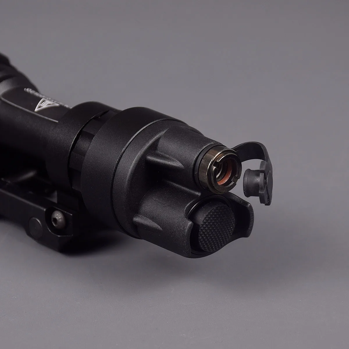 Linterna táctica SF M951 LED, linterna de caza superbrillante, luces de explorador con interruptor de presión remoto, compatible con riel de 20mm - imagen 3