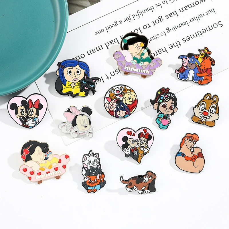 Insignia de Metal periférica de personaje de dibujos animados europeo y americano de Disney, broche enano de la serie Blancanieves de Mickey Minnie, venta al por mayor - imagen 4