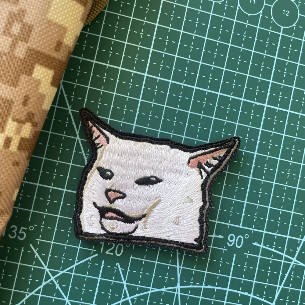 Linda insignia de moral de expresión de gato, parches bordados tácticos para ropa, accesorios para mochila militar, pegatina de gancho y bucle - imagen 3