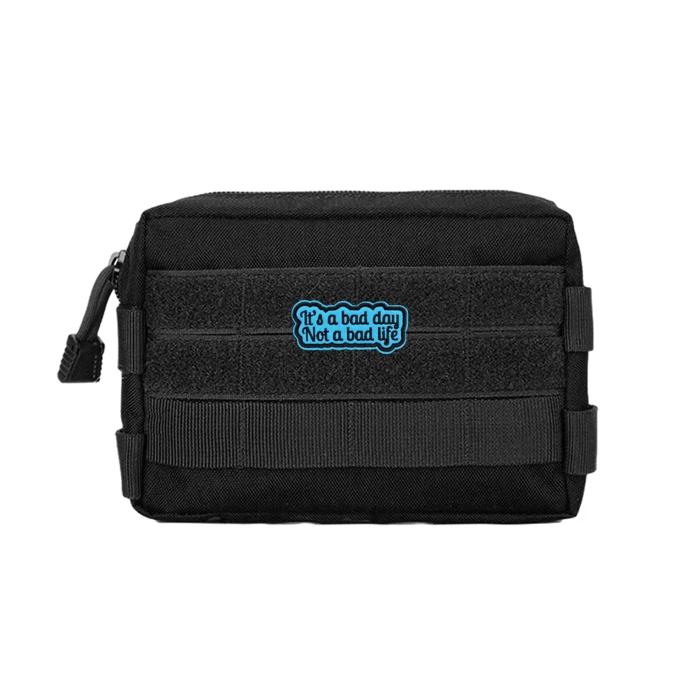 Not A Bad Life Fun Meme cita Velcros Morale parche táctico bordado pegatina insignia gancho bucle sujetador DIY Jeans gorra mochila - imagen 4