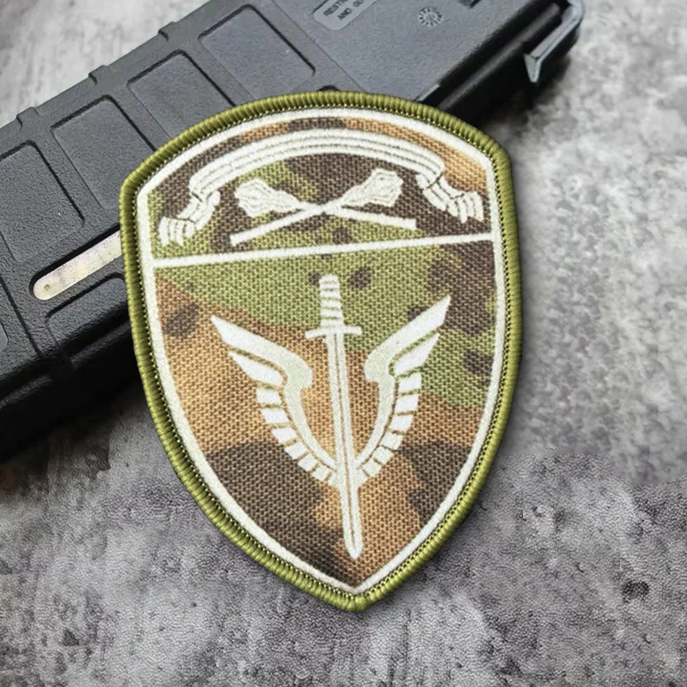 Parches tácticos de fuerzas especiales aerotransportadas, alas y escudo de espada, parche de gancho y bucle, insignia militar, brazalete, pegatinas de decoración para mochila