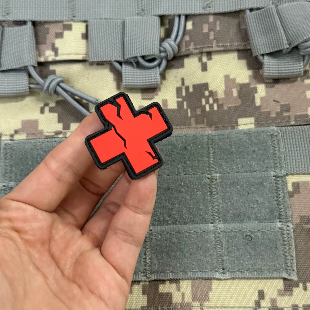 Parche táctico Cruz Roja agrietada PVC adhesivo anti-desgaste - imagen 3