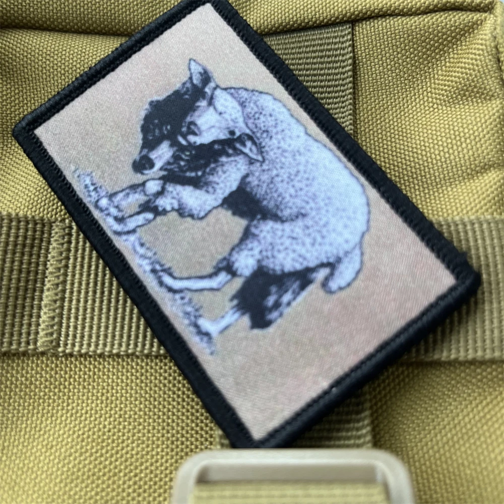 Parches tácticos de lobo en la ropa de oveja, insignia militar, bandera de Estados Unidos, brazalete de combate, mochila DIY, pegatinas de gancho y bucle - imagen 4