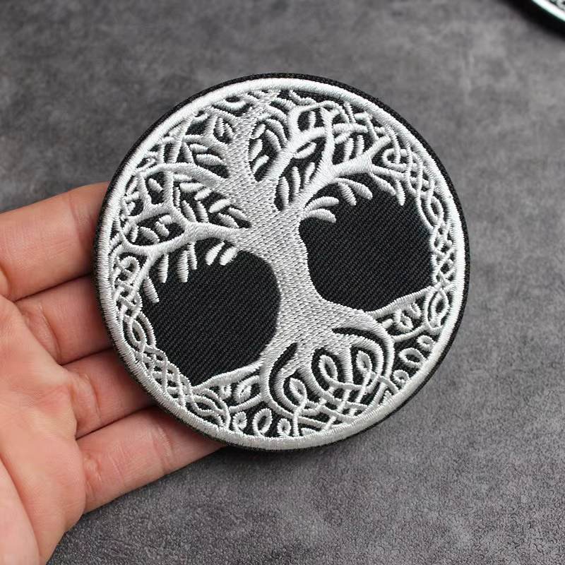 Parche bordado Árbol de la Vida – Decorativo para chaleco y mochila - imagen 2