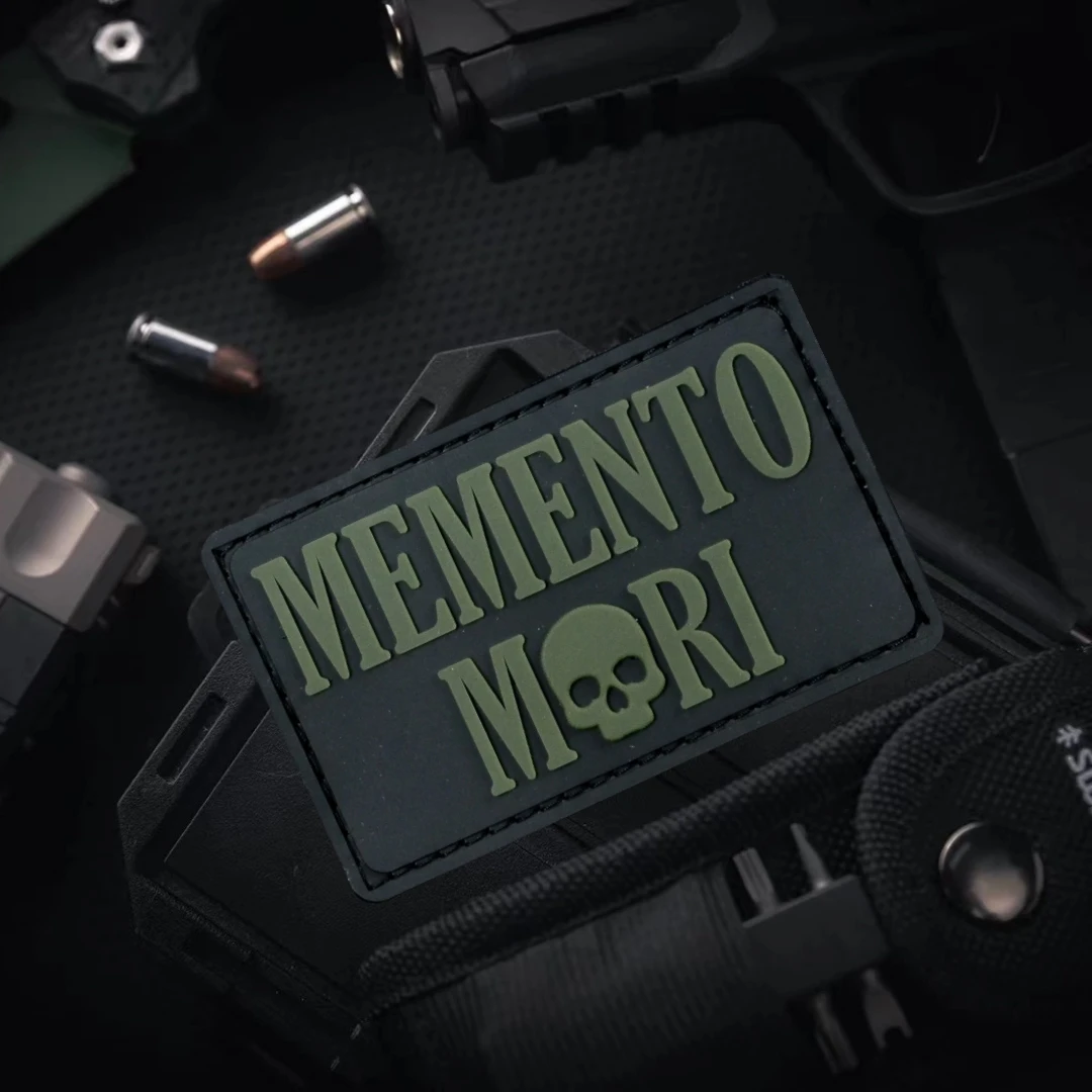 Parche de PVC Memento Mori, insignia de moral táctica, brazalete de calavera, parches militares con gancho para ropa, mochila, pegatina decorativa - imagen 2