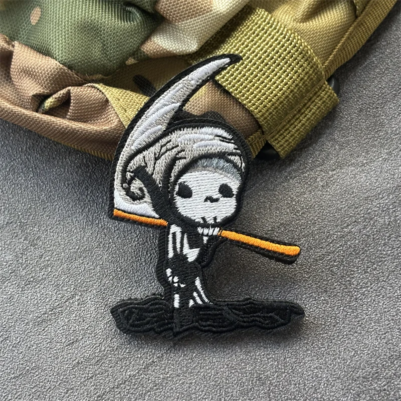 Parche bordado táctico "Little Grim Reaper" para ropa, gancho, bucle, insignia de moral militar, parches, pegatina para mochila, brazalete - imagen 2