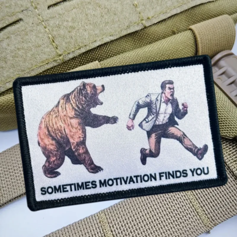 A veces la motivación te encuentra parche impreso oso táctico gancho y bucle moral insignia mochila pegatinas brazalete parches para ropa - imagen 5