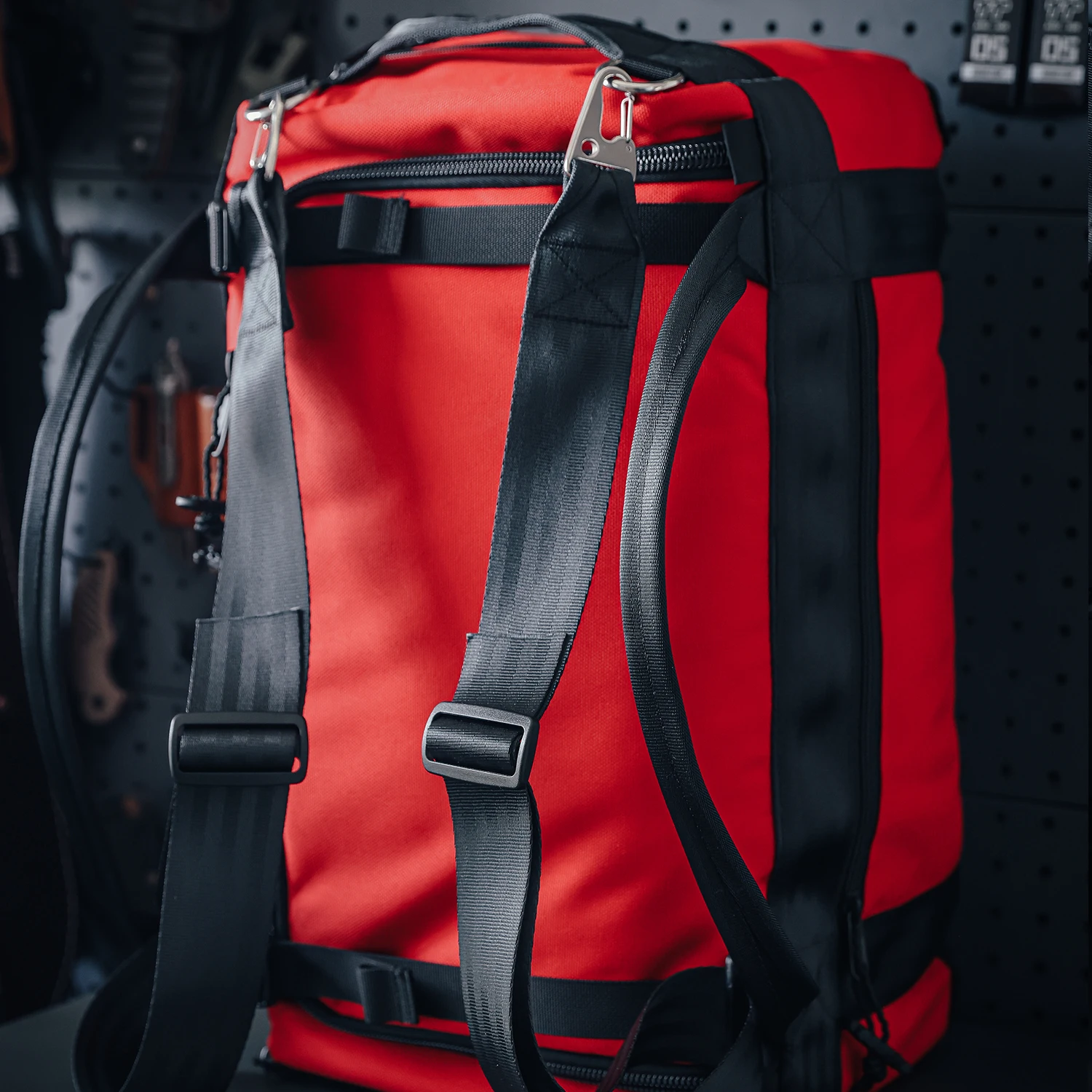 MAUHOSO Bolsa de lona de 45 L, bolsas de viaje plegables para hombres y mujeres, bolsa de viaje grande y plegable, repelente al agua y resistente a desgarros - imagen 2