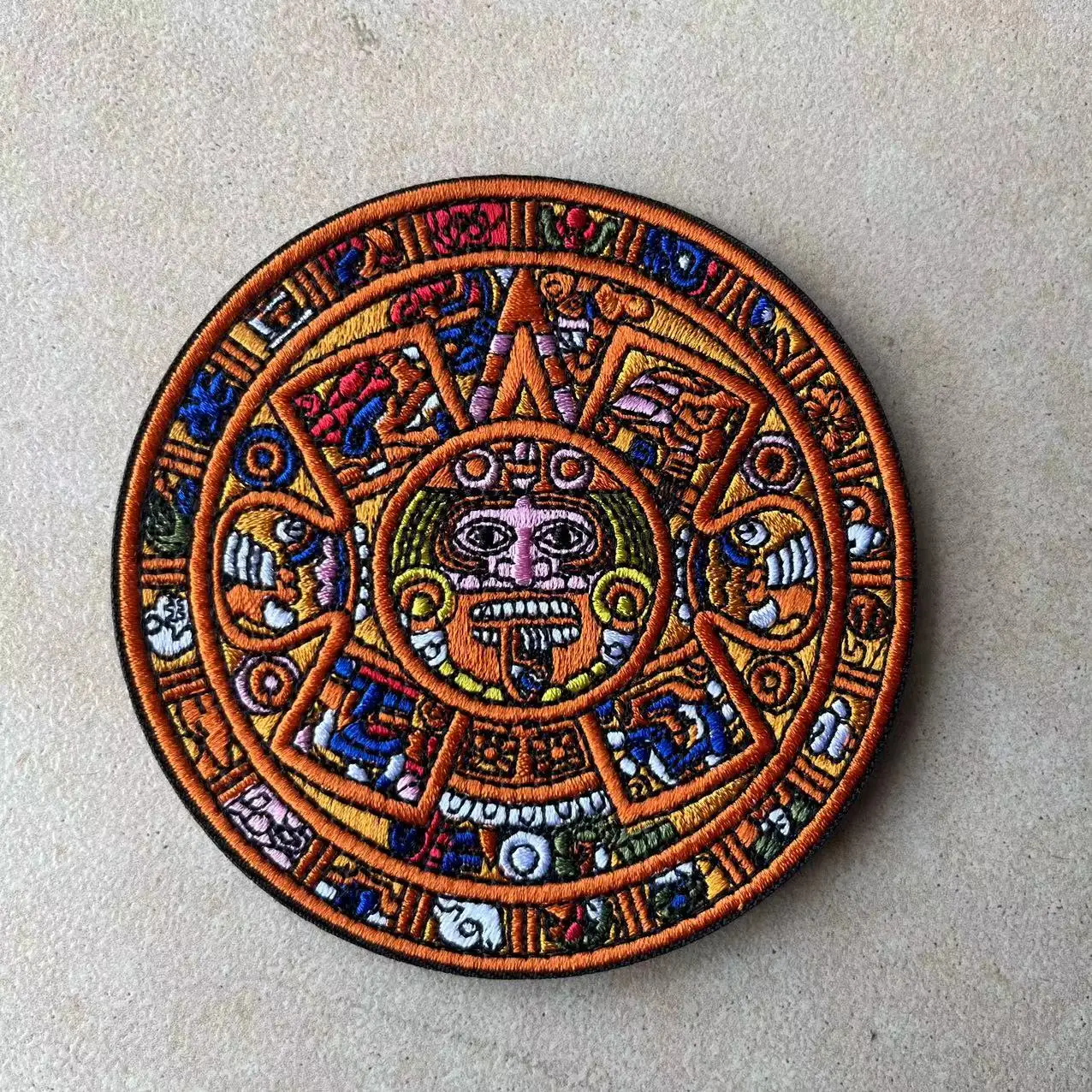 Parche de calendario Mayan bordado azteca, parche mágico de piedra solar, insignia de manga para ropa, chaquetas, mochila, gorra, gancho y bucle - imagen 4