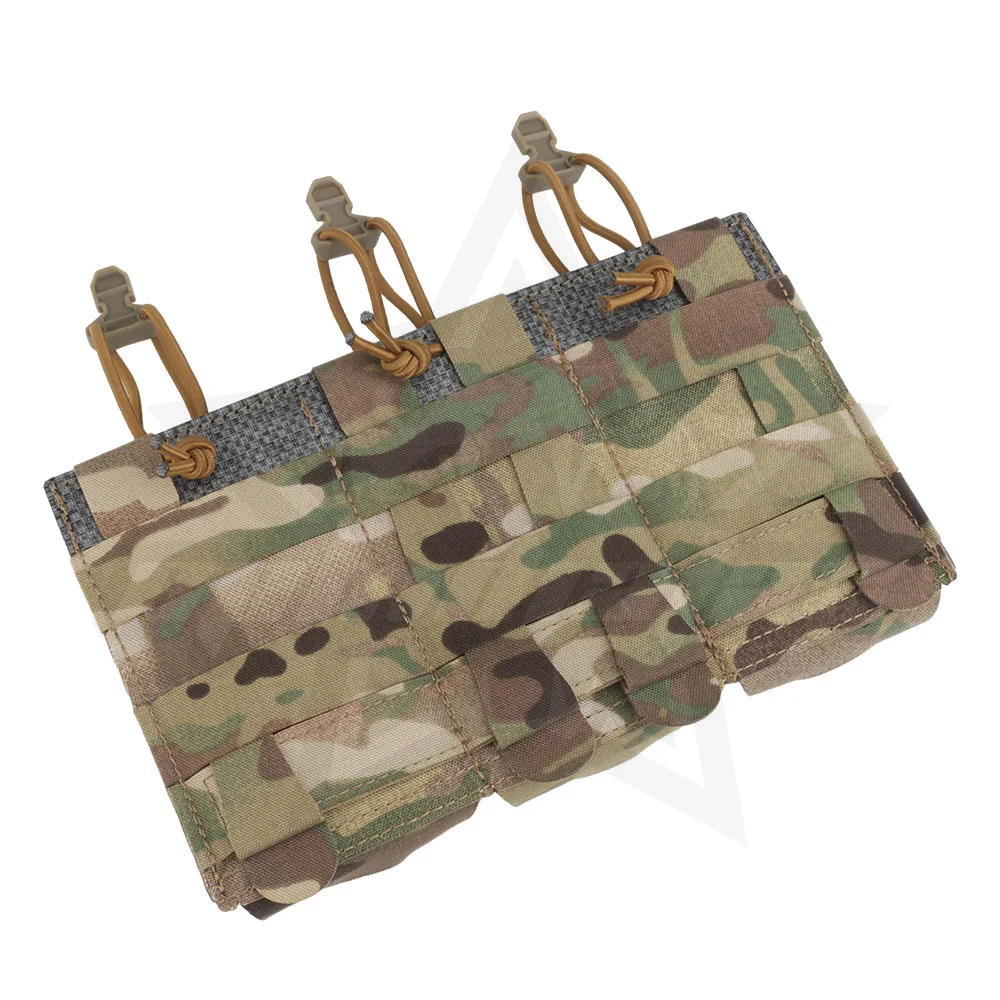 Una bolsa de camuflaje con correas y un bolsillo