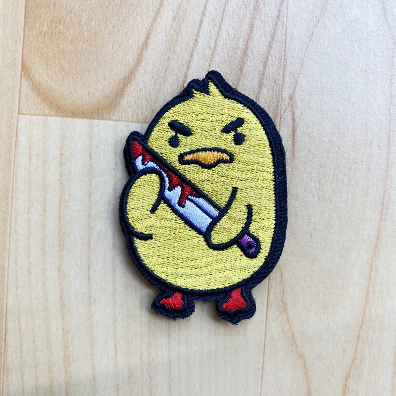 Parche bordado de ganso blando de dibujos animados, insignia de Moral de gancho y bucle, el pequeño pato amarillo enfadado tiene un cuchillo, pegatina de mochila táctica - imagen 2