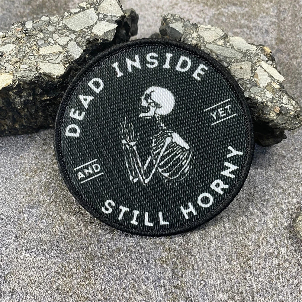 ¡Morte dentro pero todavía cerdo parche de calavera WTF!! Insignia de moral de esqueleto táctico, gancho y bucle, mochila para exteriores, pegatina impresa militar - imagen 2