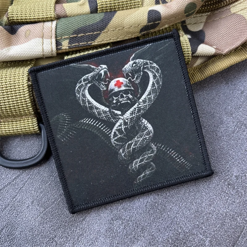 Parche impreso de dos serpientes, insignia de moral militar médica, parches tácticos con gancho, accesorios para mochila y ropa, pegatinas - imagen 5