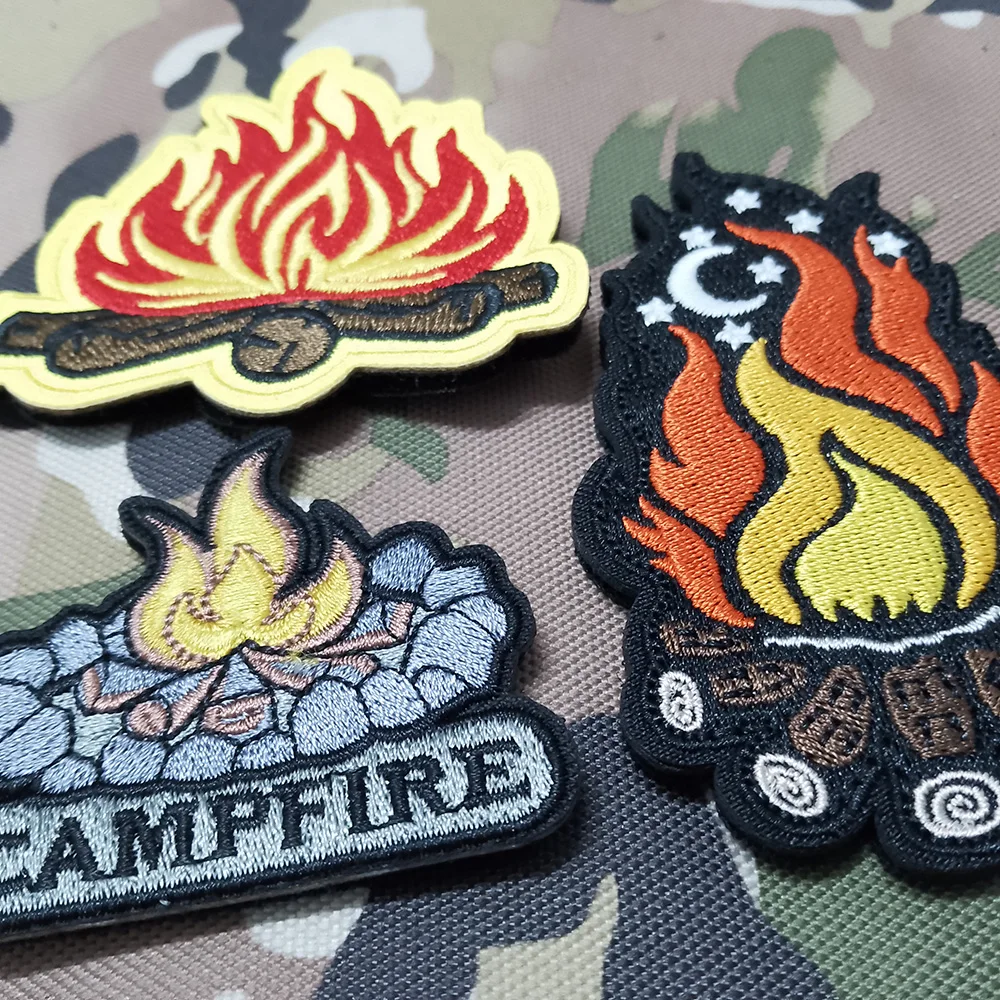 Accesorios para bolsas al aire libre, insignia llena de llama bordada, parches creativos personalizados para chaqueta y mochila con gancho y bucle - imagen 2