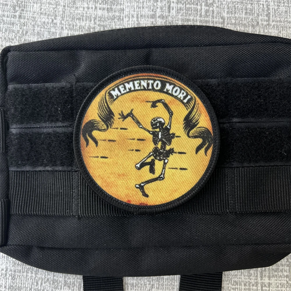Memento Mori-insignia de moral de oración, parche táctico del ejército impreso, parches de gancho y bucle, pegatina decorativa para mochila - imagen 3