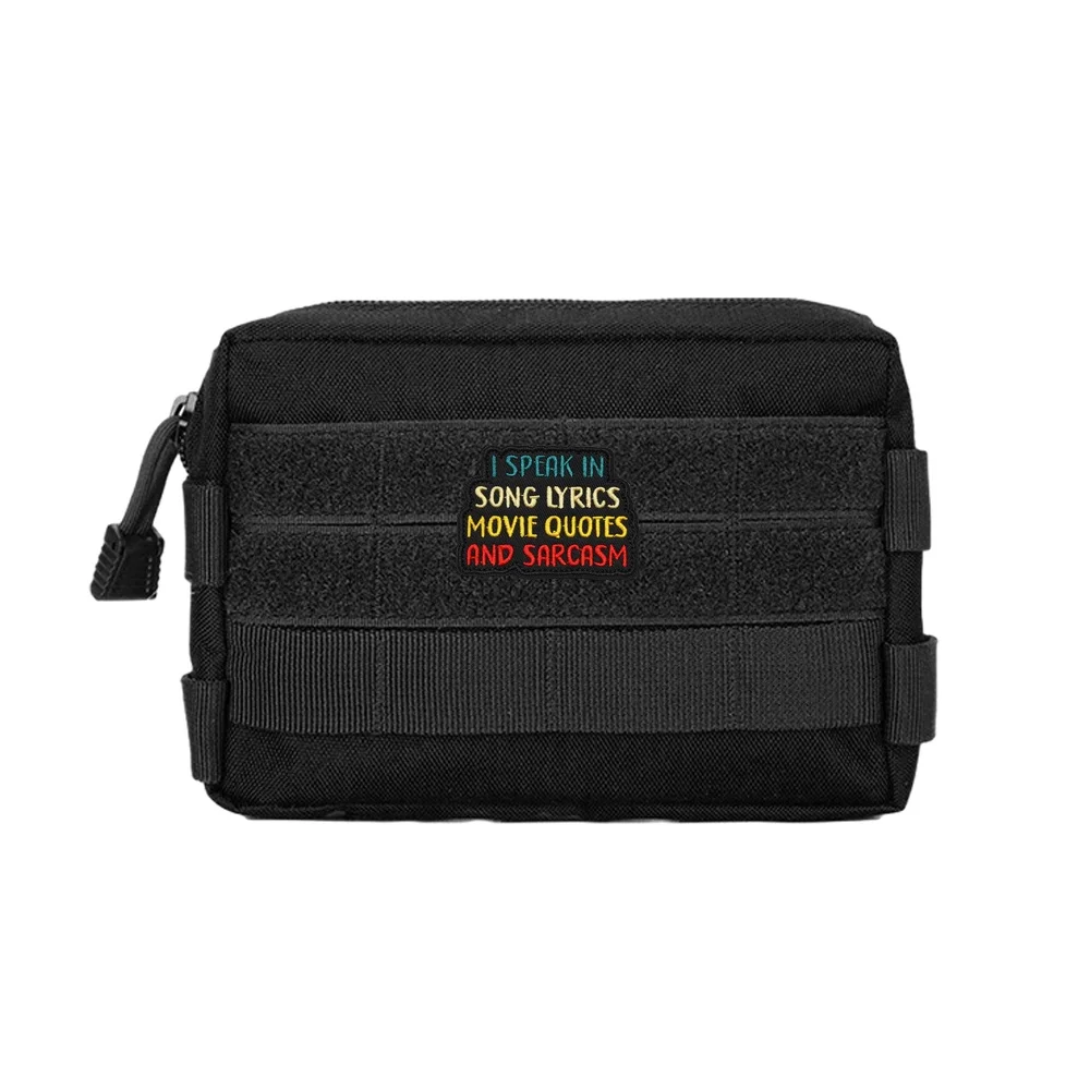 Parche táctico bordado SPEAK IN SARCASM – Moral con velcro MOLLE - imagen 4