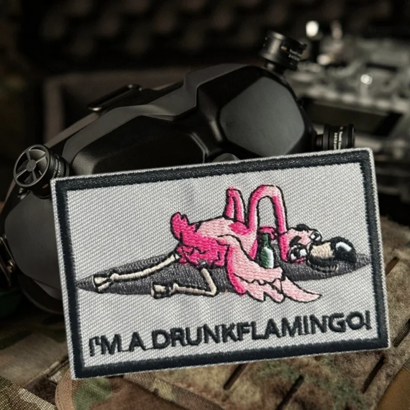 “Soy un flamenco borracho!” Parche bordado Chaleco táctico Gancho y bucle Insignia moral Mochila Pegatinas Parches para brazalete para ropa - imagen 4