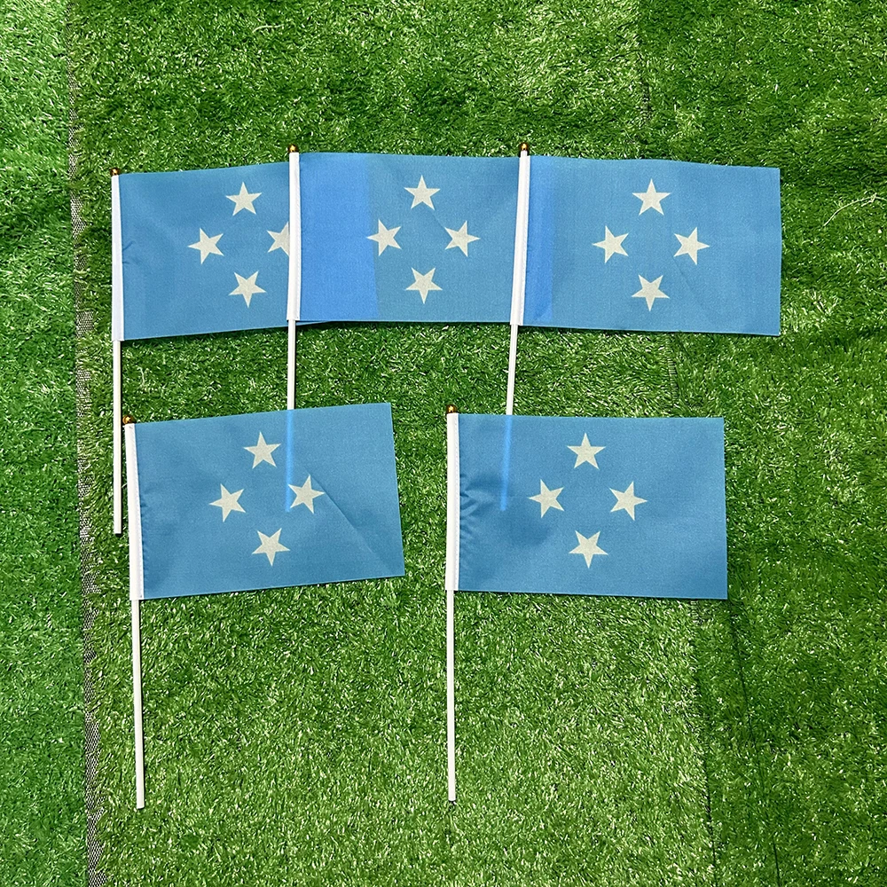 Bandera del cielo bandera de Micronesia bandera de mano 10/20/50/100pcs 21*14cm bandera de Micronesia ondea a mano con poste de plástico para la decoración de la actividad deportiva