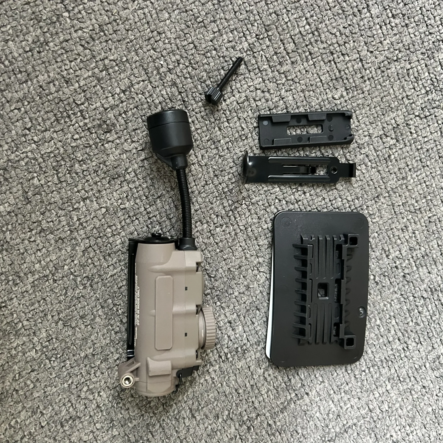 Faro de supervivencia táctico FMA Rattlesnake con visión nocturna IR y señal intermitente multicolor para uso en emergencias al aire libre TB1454 - imagen 3