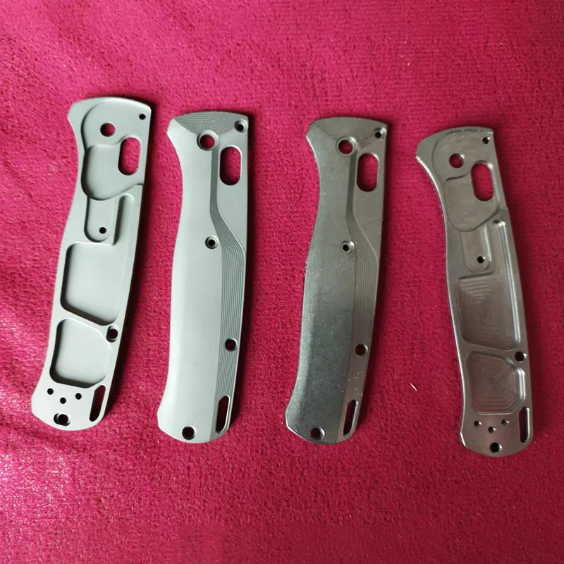 Vista completa del par de escamas de titanio para Benchmade 535