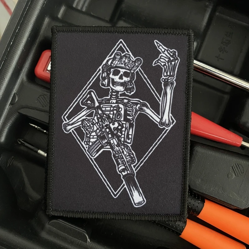 Capa de calavera malvada bordada, insignia de moral, parches de gancho, emblema de Chevron de dedo medio, pegatinas de mochila táctica de misil - imagen 3