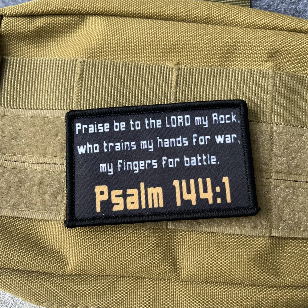 Salmo 144:1 insignia de moral parche gancho y bucle escritura de la Biblia cristiana mochila táctica al aire libre sombrero accesorios pegatinas - imagen 5
