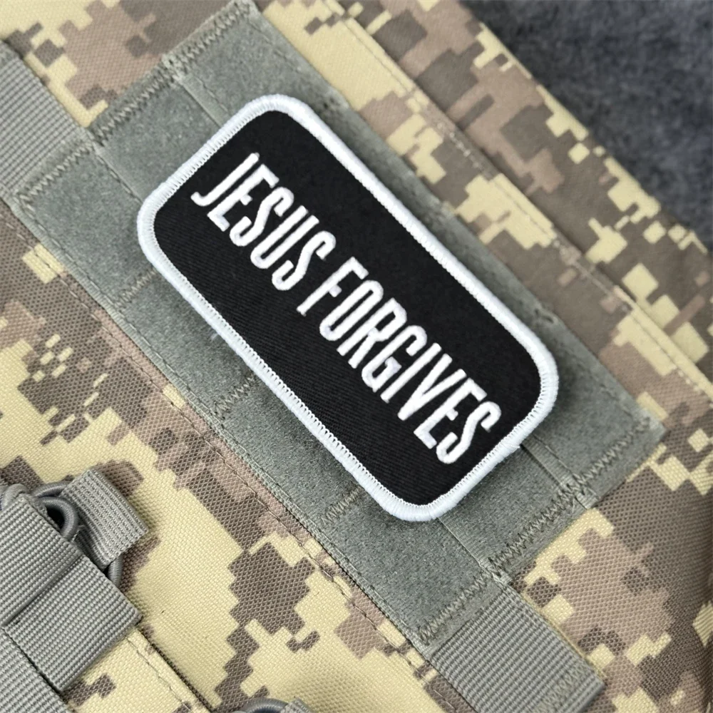 Parche de insignia de moral JOHN 3:16 JESUS FORGIVES, parches de gancho y bucle bordados militares tácticos para ropa, pegatinas para mochila - imagen 4