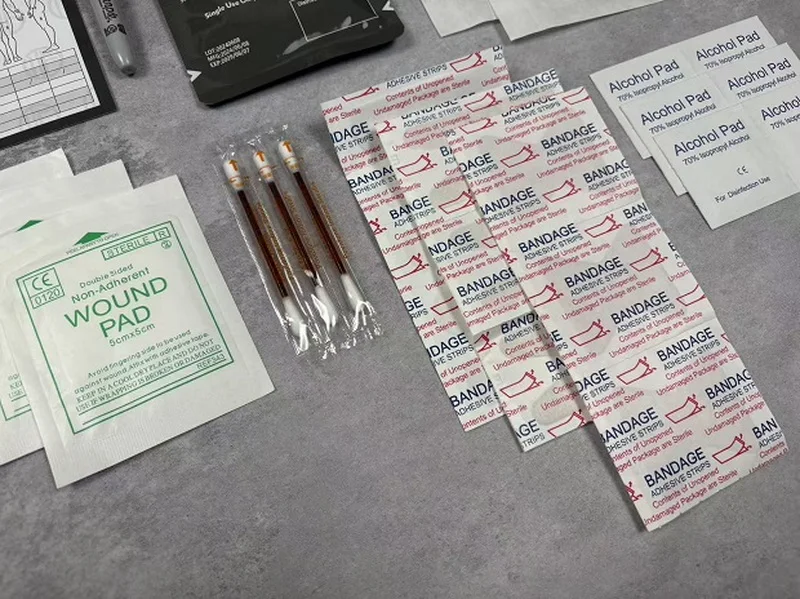 Bolsa fijada a una mochila mediante MOLLE