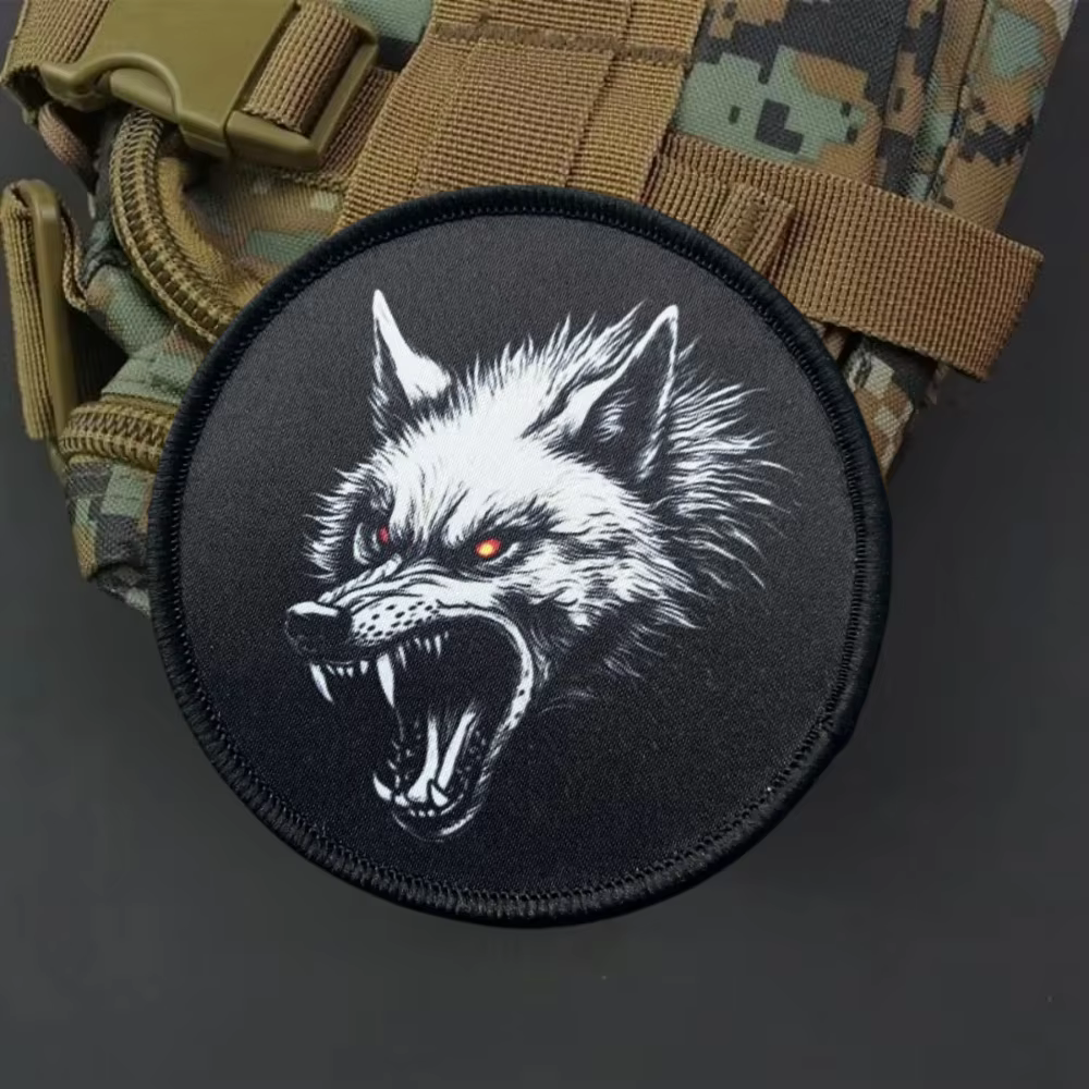 Parche táctico lobo hambriento con velcro para mochila y uniforme - imagen 2