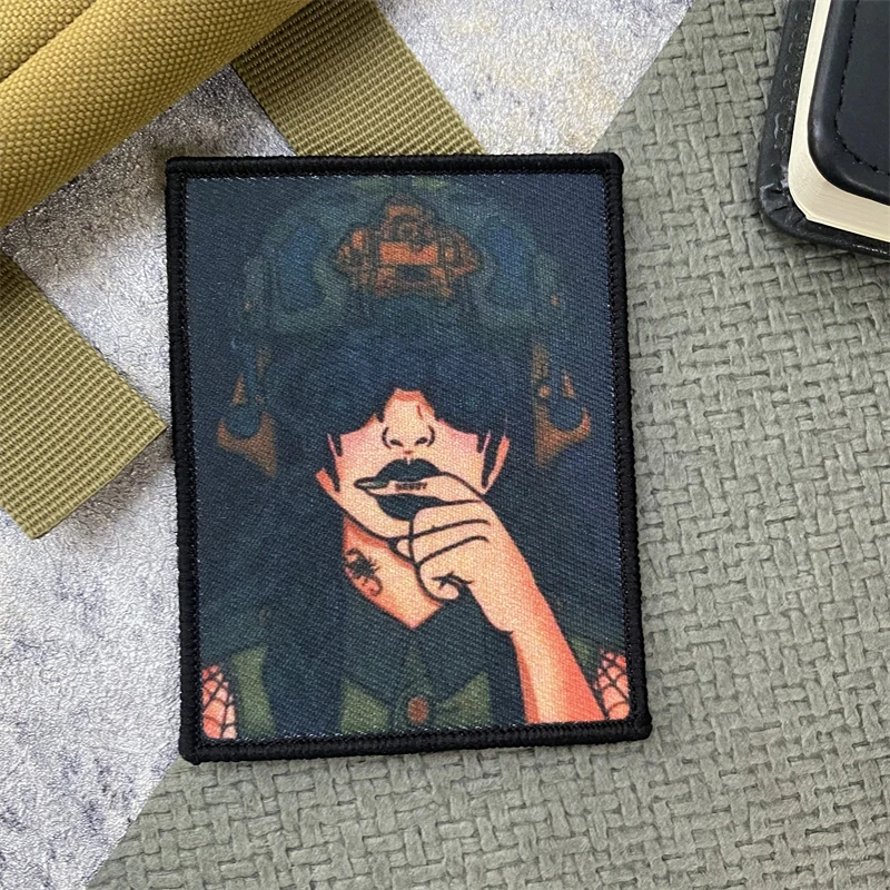 'Niña militar tatuada' con parche táctico de moral NVG, insignia de hoz de calavera, brazalete con gancho y bucle, mochila para exteriores, pegatina para sombrero - imagen 5