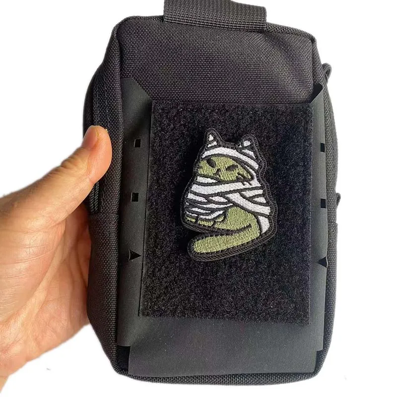 Gato fantasma luminoso, pegatinas de tela de dibujos animados, parches bordados con gancho y bucle, insignia táctica que brilla en la oscuridad para mochila, ropa - imagen 4