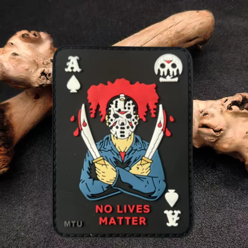 Parche táctico PVC calavera cuchillos – Insignia moral velcro - imagen 4
