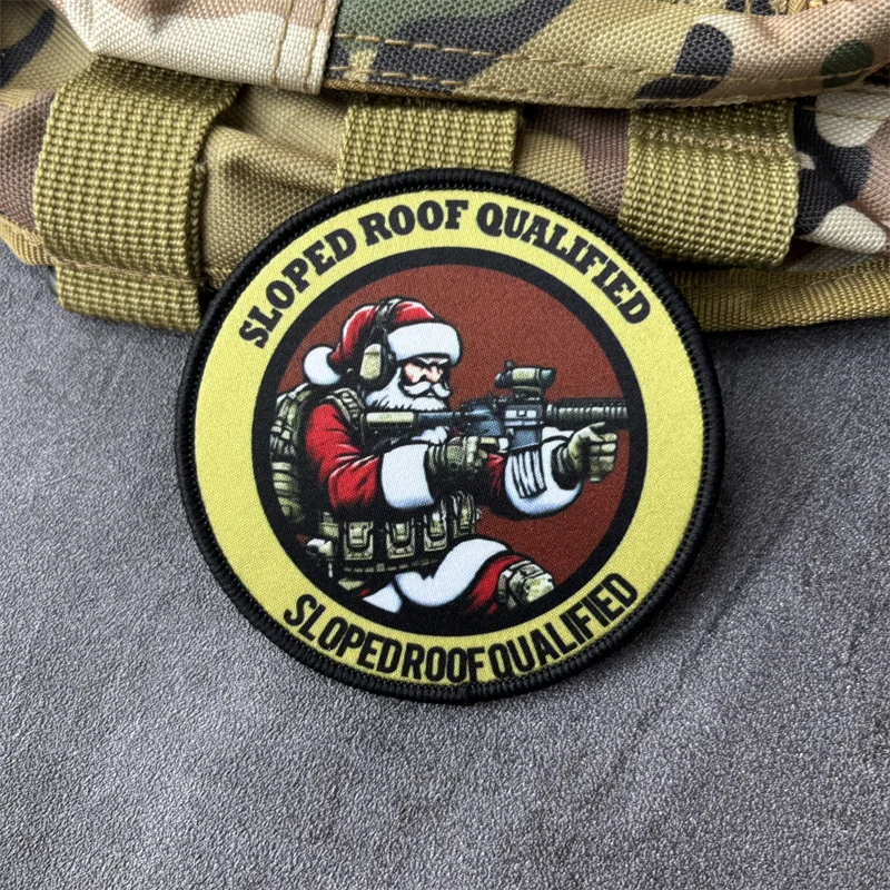 Parche táctico militar con estampado de Papá Noel para ropa, insignia de moral, parches con gancho, pegatinas para mochila - imagen 4