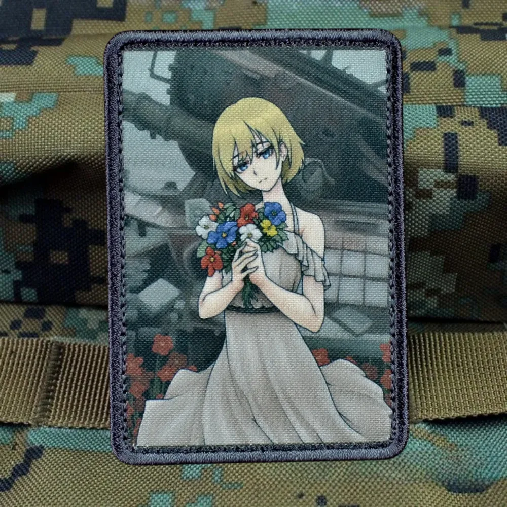Insignia de moral con gancho y bucle impreso "Flores", parches tácticos de la chica sosteniendo flores, emblema, pegatinas para mochila de combate militar - imagen 3