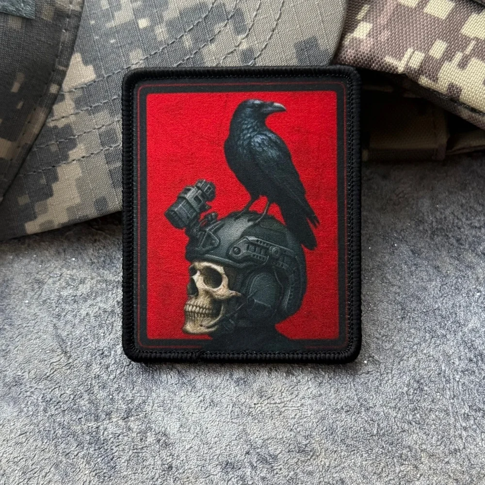 Parche táctico bordado calavera y cuervo con velcro - imagen 5