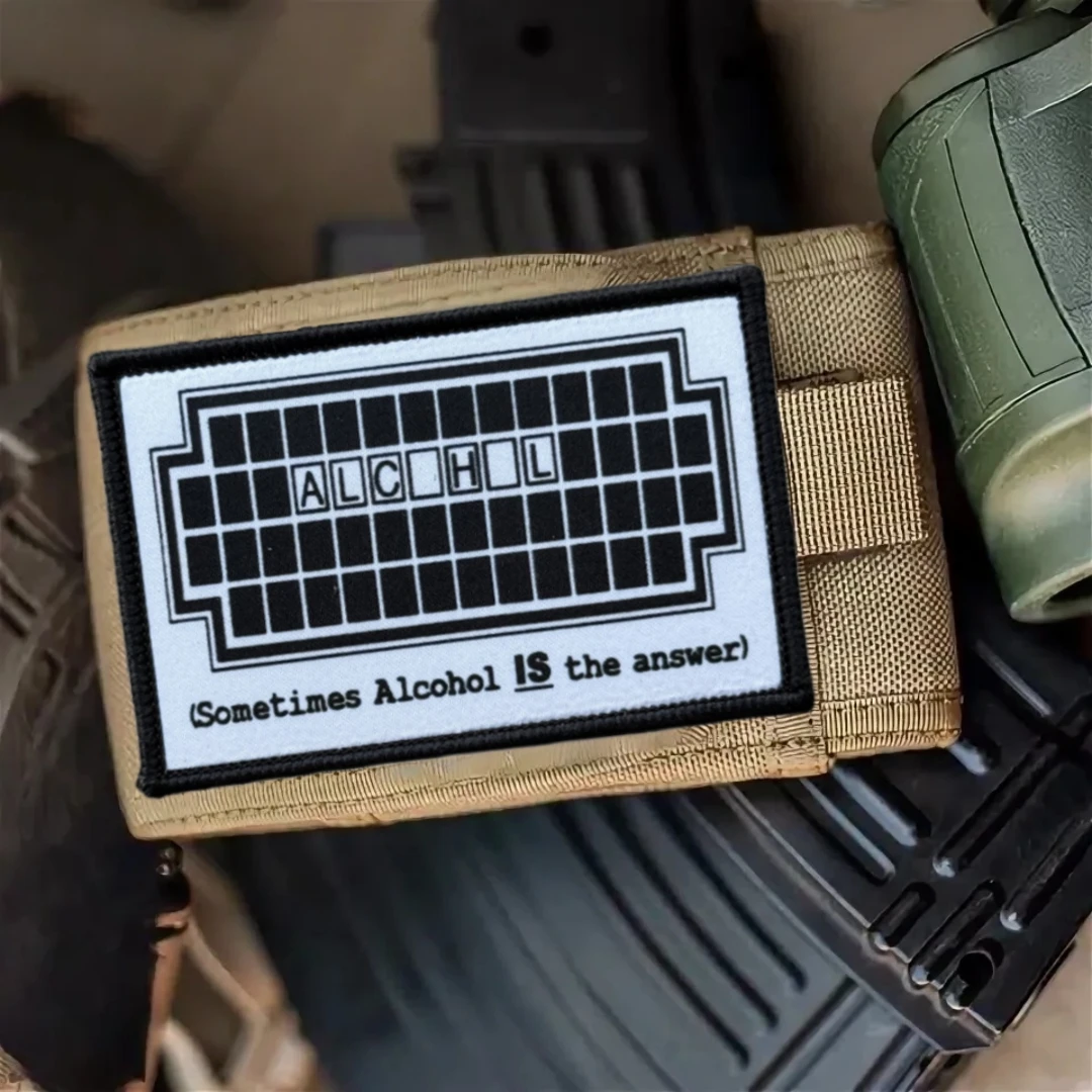 A veces el alcohol es la respuesta divertido insignia de moral parche emblema militar táctico impreso gancho y bucle ropa mochila pegatinas